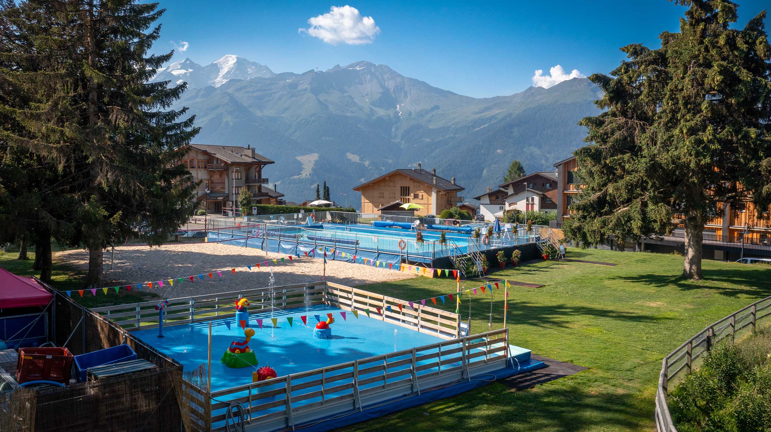 Aqua Event – Installation d’une plage éphémère en plein coeur de la montagne Suisse suisse installer plage éphémère